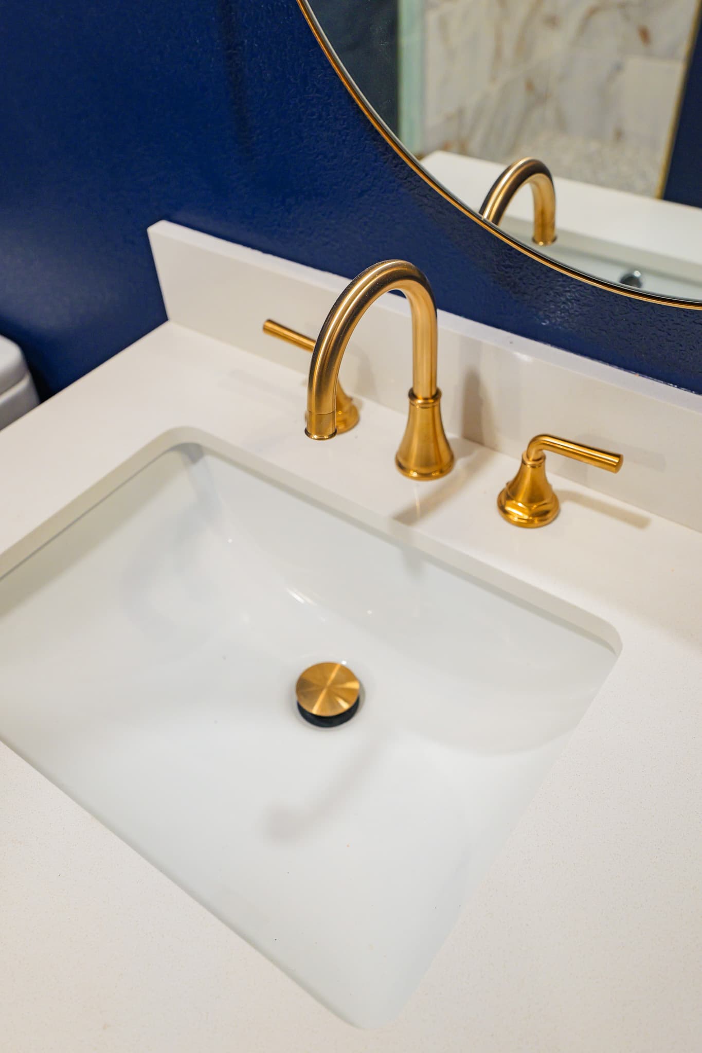 Kitchen Remodel in Sacramento — undermount sink, single vanity, quartz countertop, framed mirror, natural-stone backsplash