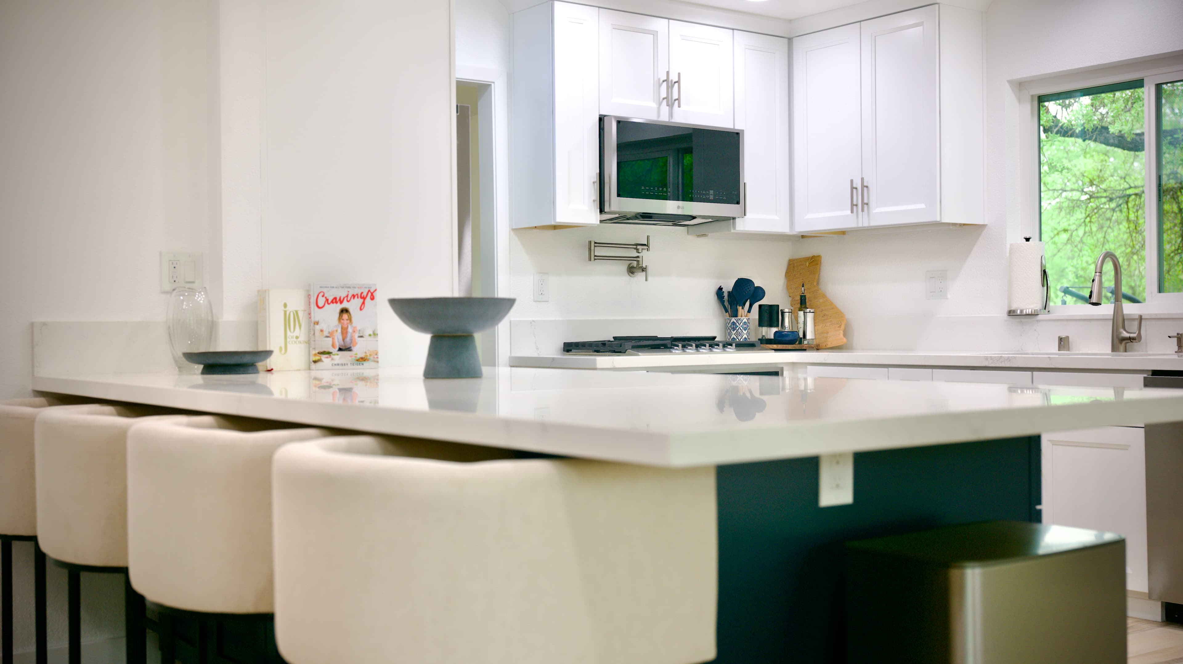 Kitchen Remodel in Sacramento — shaker cabinets, two-tone cabinetry, kitchen island, quartz countertop, stainless appliances