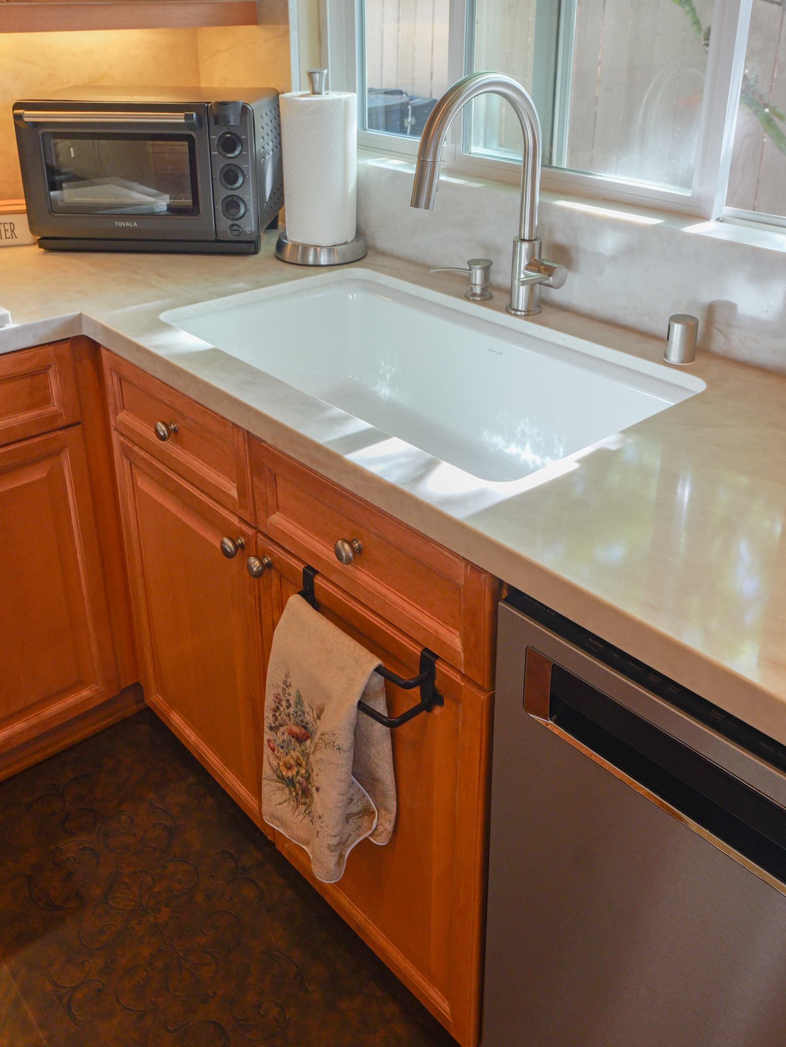 Kitchen Remodel in Roseville — undermount sink, raised-panel cabinets, quartz countertop, stainless appliances, under-cabinet lighting